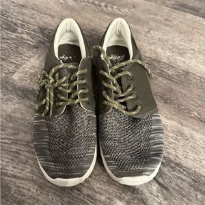 Etnies Olive and Gray Women’s Sneakers